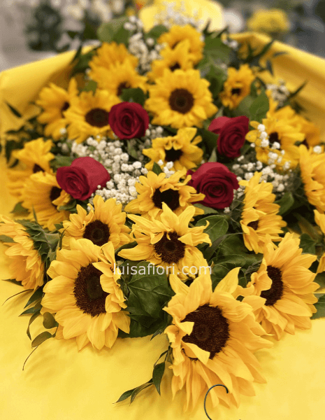 Mazzo di girasoli e rose