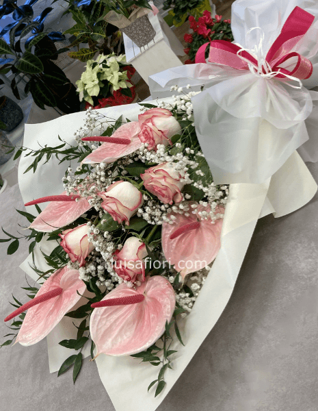 Mazzo di Anthurium e rose