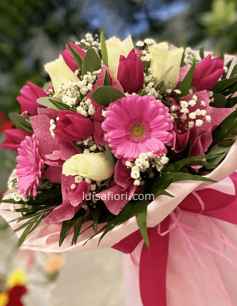 Bouquet di fiori toni del rosa