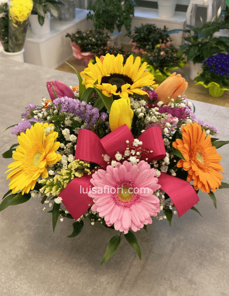 Centrotavola di fiori misti colorati