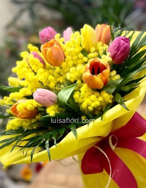 Bouquet mimosa e tulipani