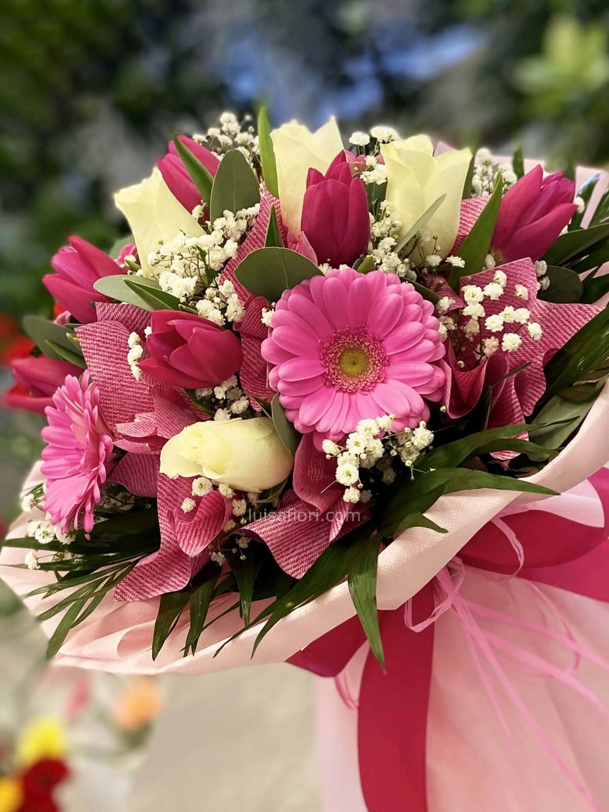 Bouquet di fiori toni del rosa » Fiorista a Paderno Dugnano. Invio fiori e  piante con consegna a domicilio a Paderno Dugnano.